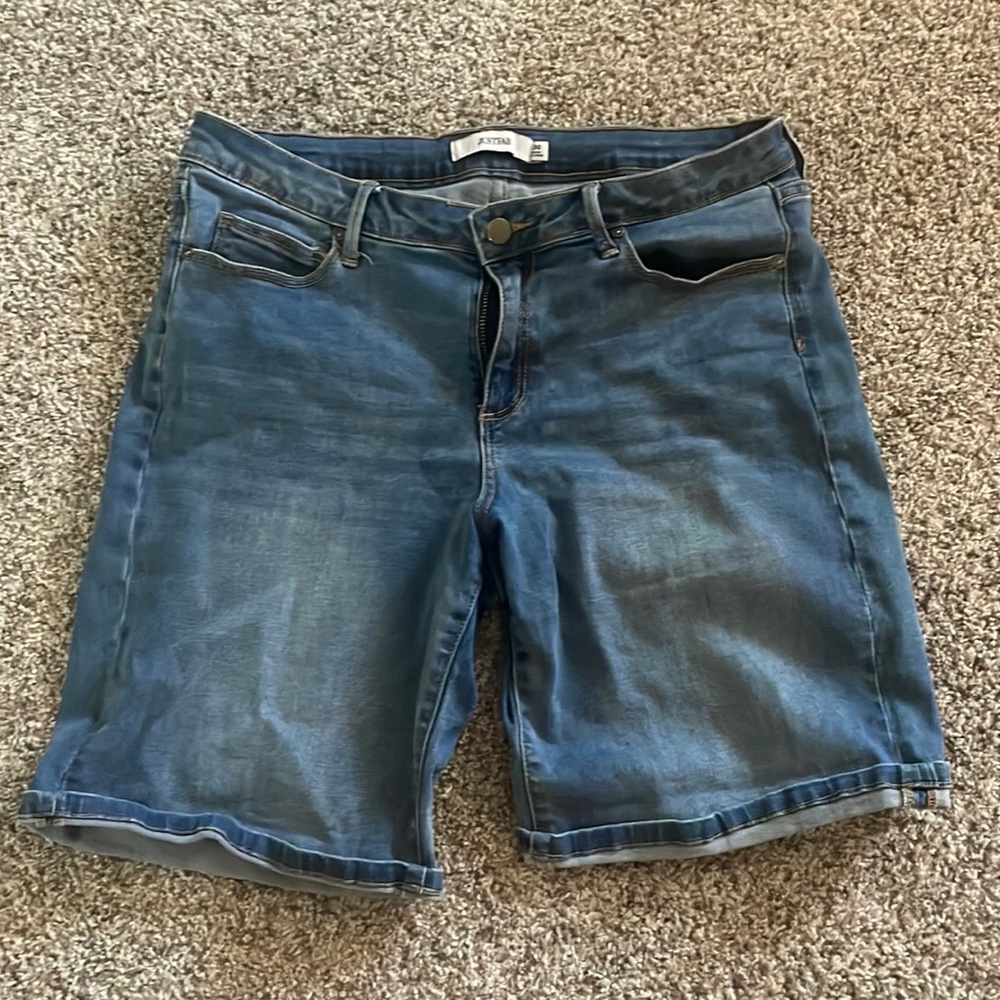 JustFab Girlfriend high-rise Jean shorts